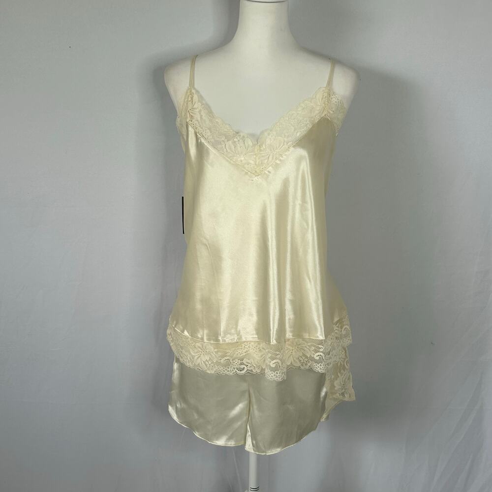 Frederick’s of Hollywood Lace Pajama Set Ivory L NWT Camisole Shorts honeymoon